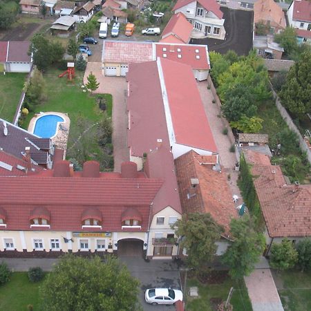 Hotel Kenguru Panzió Hódmezővásárhely Exterior foto