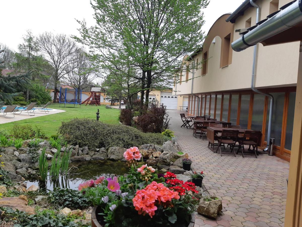 Hotel Kenguru Panzió Hódmezővásárhely Exterior foto