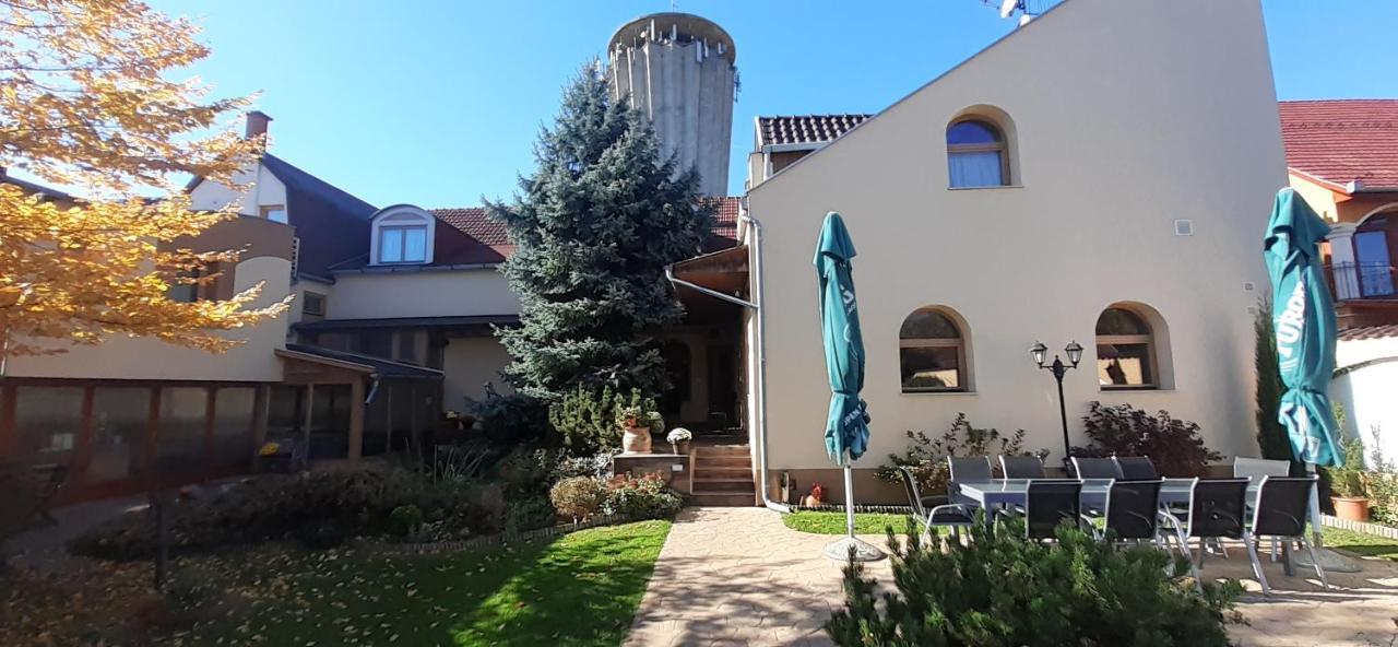 Hotel Kenguru Panzió Hódmezővásárhely Exterior foto