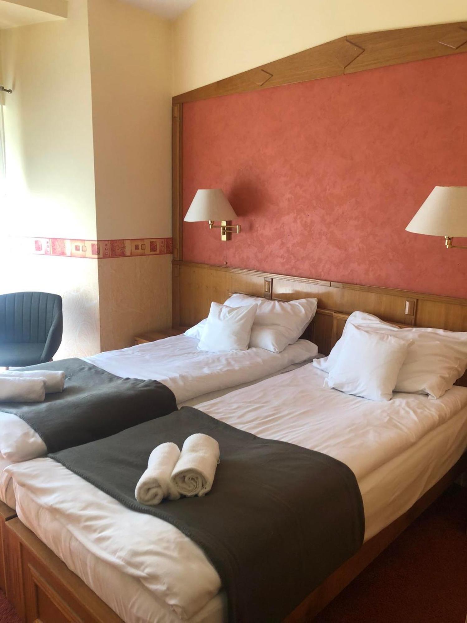 Hotel Kenguru Panzió Hódmezővásárhely Exterior foto