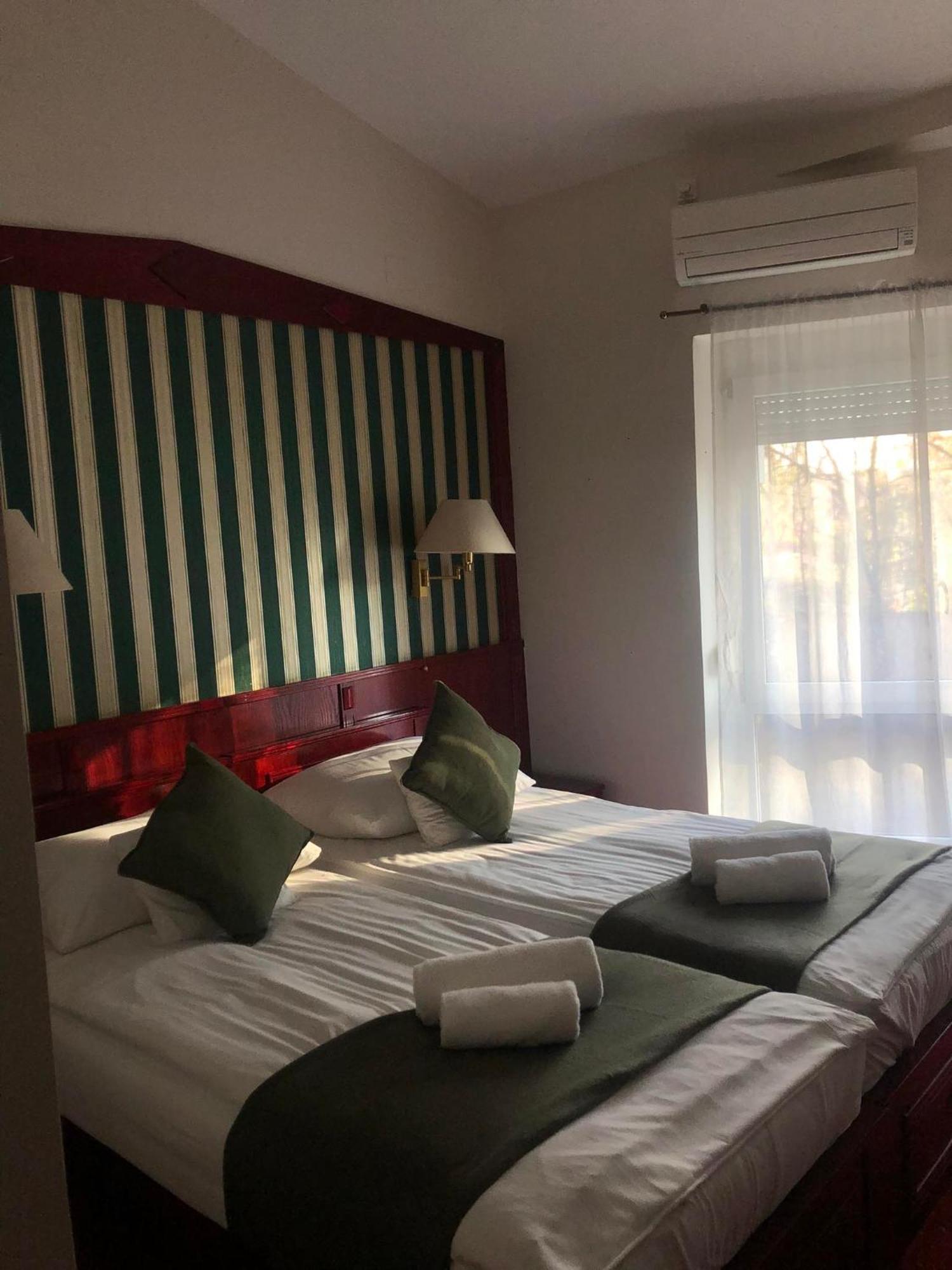 Hotel Kenguru Panzió Hódmezővásárhely Exterior foto