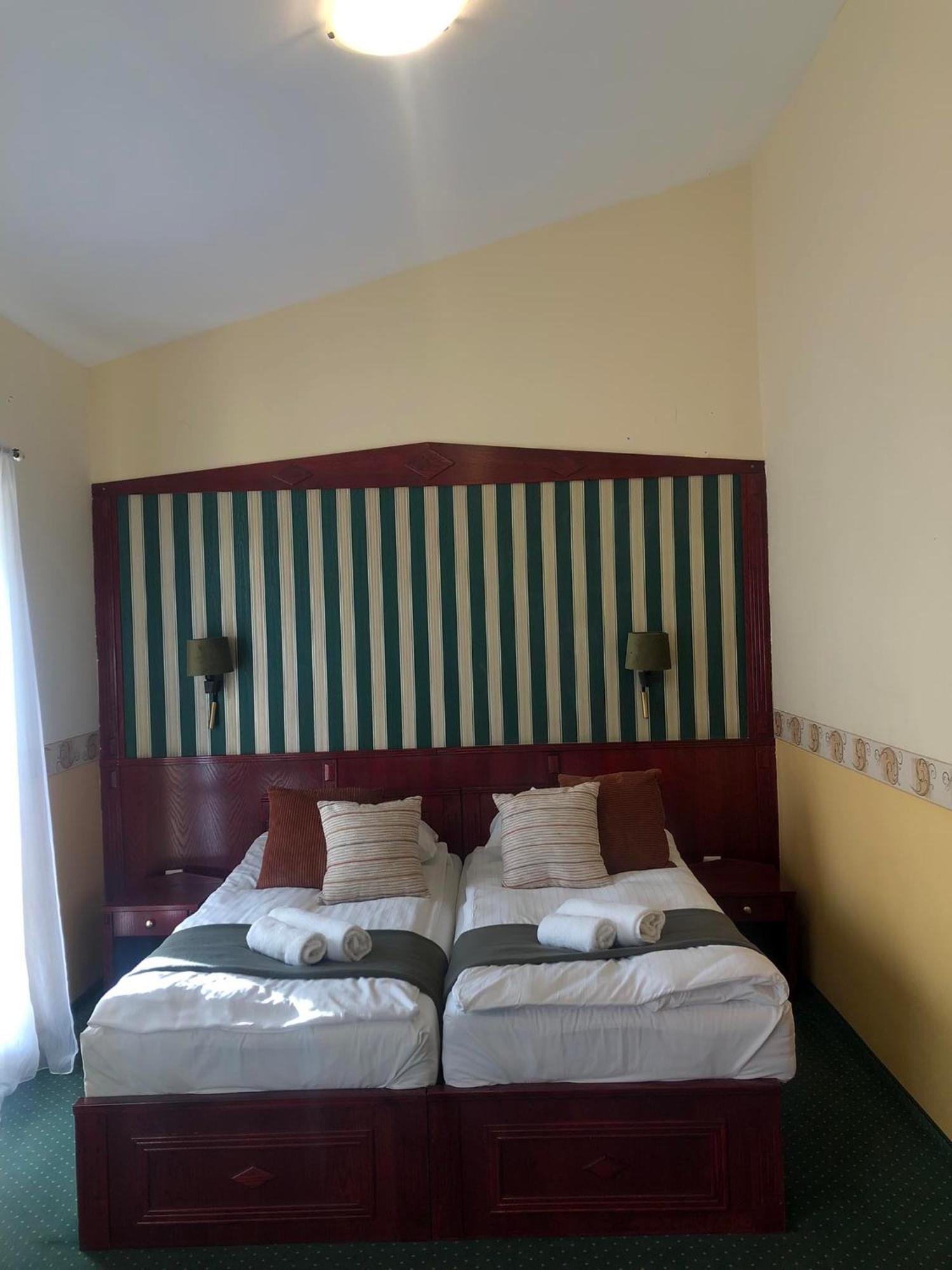 Hotel Kenguru Panzió Hódmezővásárhely Exterior foto