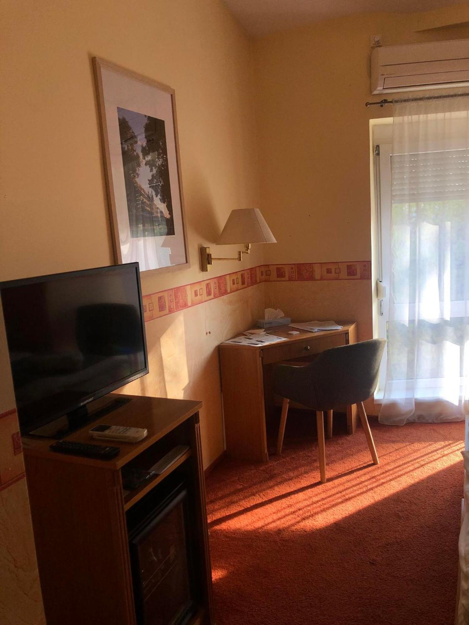 Hotel Kenguru Panzió Hódmezővásárhely Exterior foto