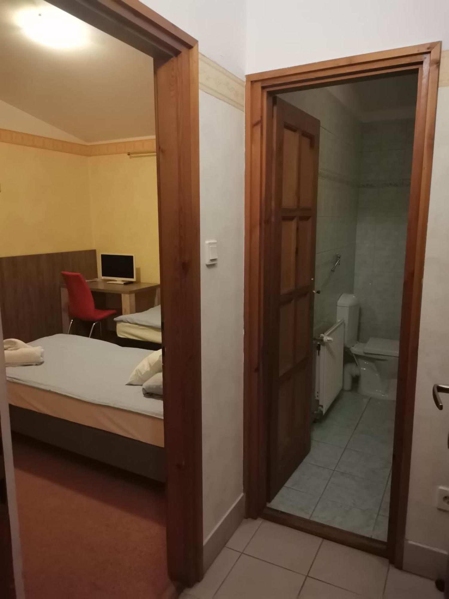 Hotel Kenguru Panzió Hódmezővásárhely Exterior foto